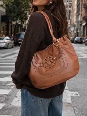 Tory Burch Amanda Logo Hobo Bag